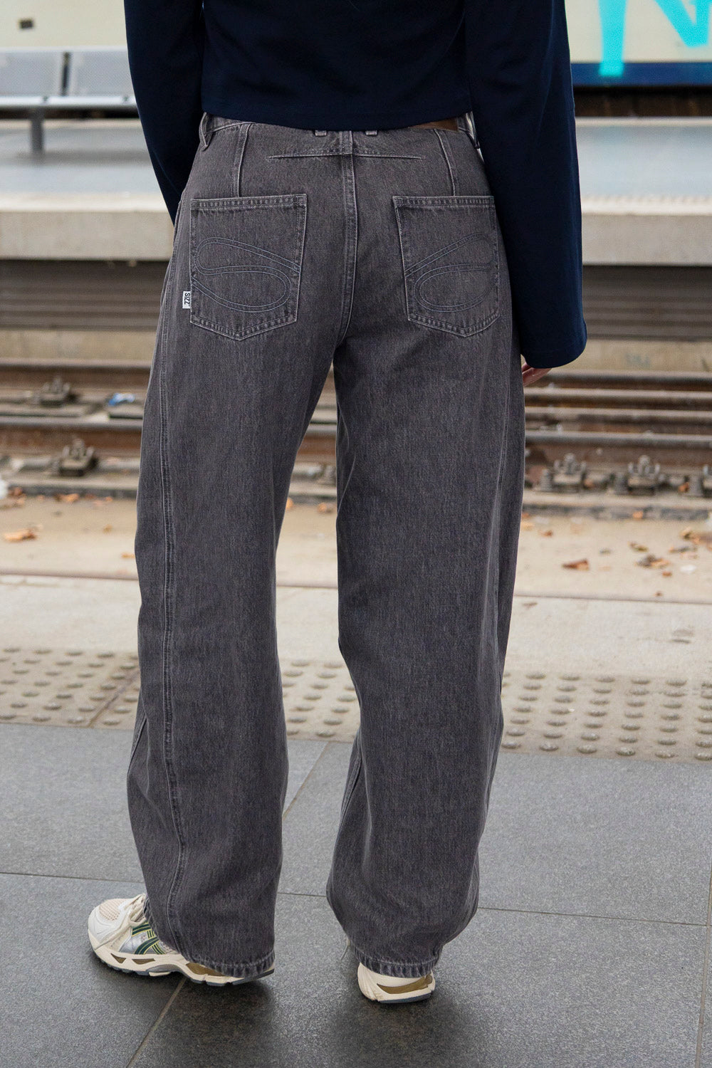 Frame Barrel Jeans Grey