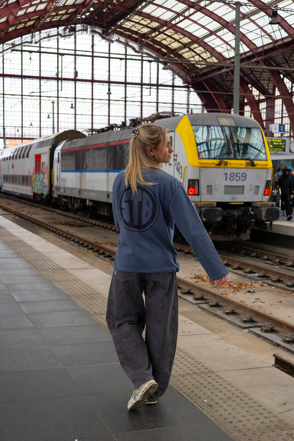 Badge Longsleeve Blauw