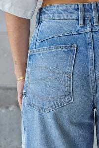 The Essential Jeans Blau