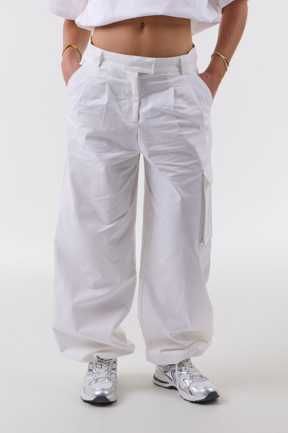 The Base Cargo Broek Wit