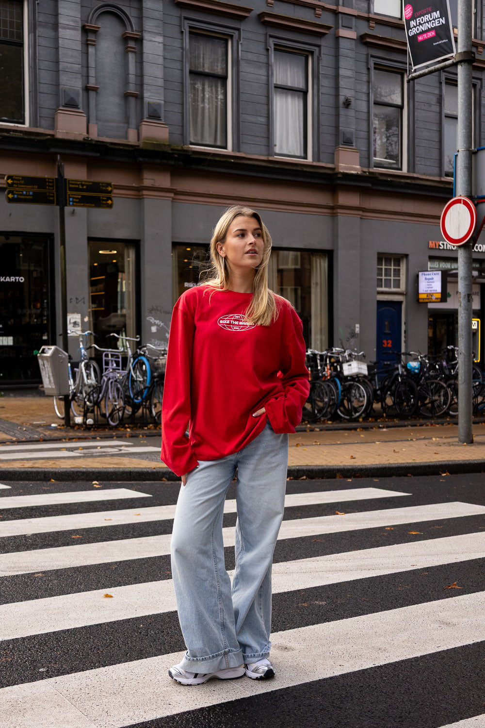 SIZZ Worldwide Langarmshirt rot