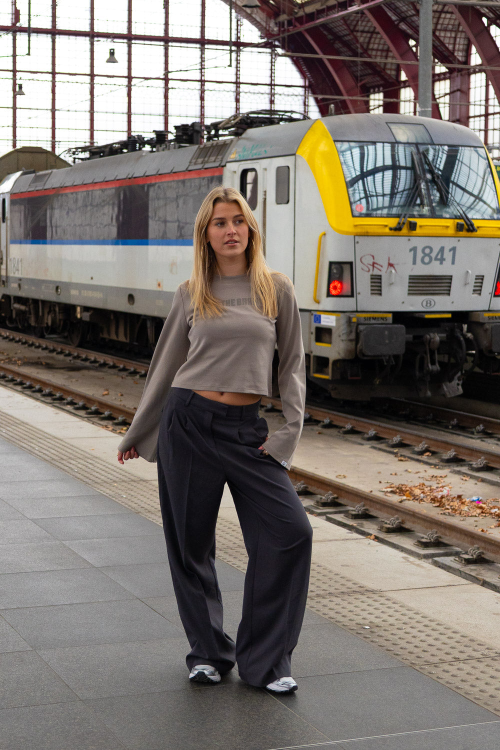 SIZZ Wide Sleeve Top Khaki