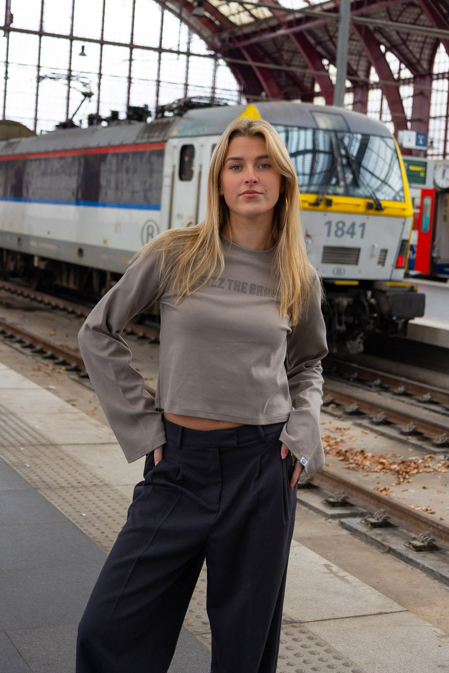 SIZZ Wide Sleeve Top Khaki